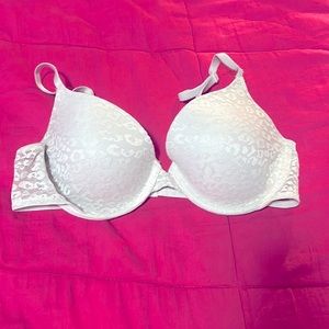 White Victoria’s Secret bra